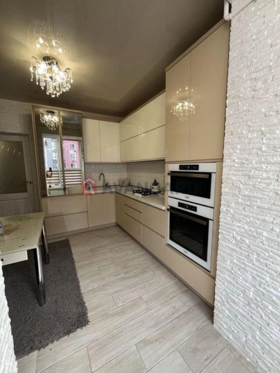 Продаж 2-кімнатної квартири. Б.Хмельницького 230а. 67м2.