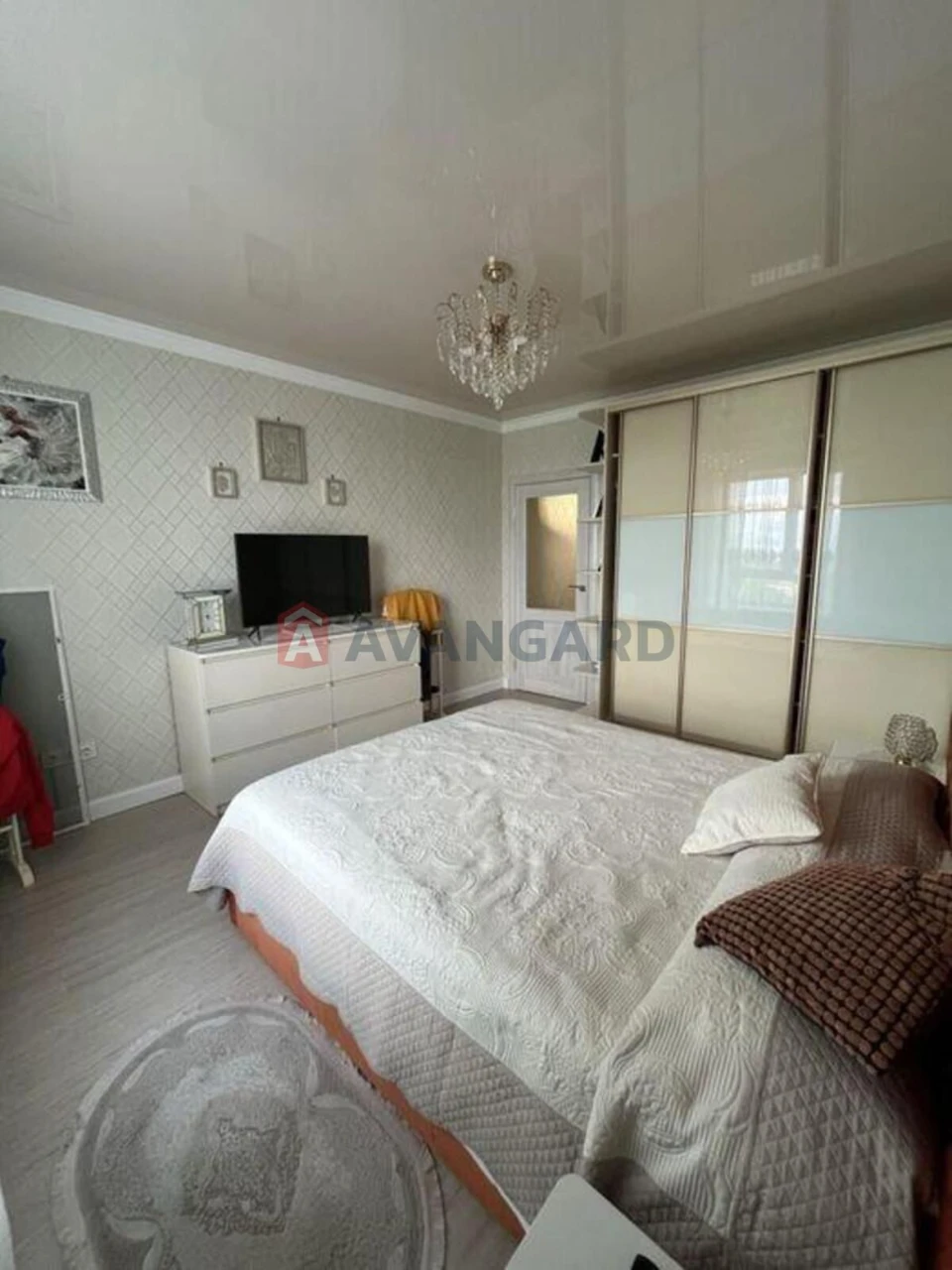 Продаж 2-кімнатної квартири. Б.Хмельницького 230а. 67м2.
