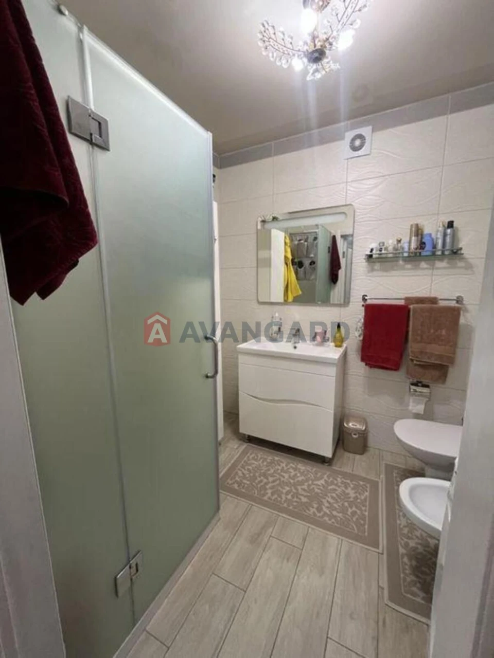 Продаж 2-кімнатної квартири. Б.Хмельницького 230а. 67м2.
