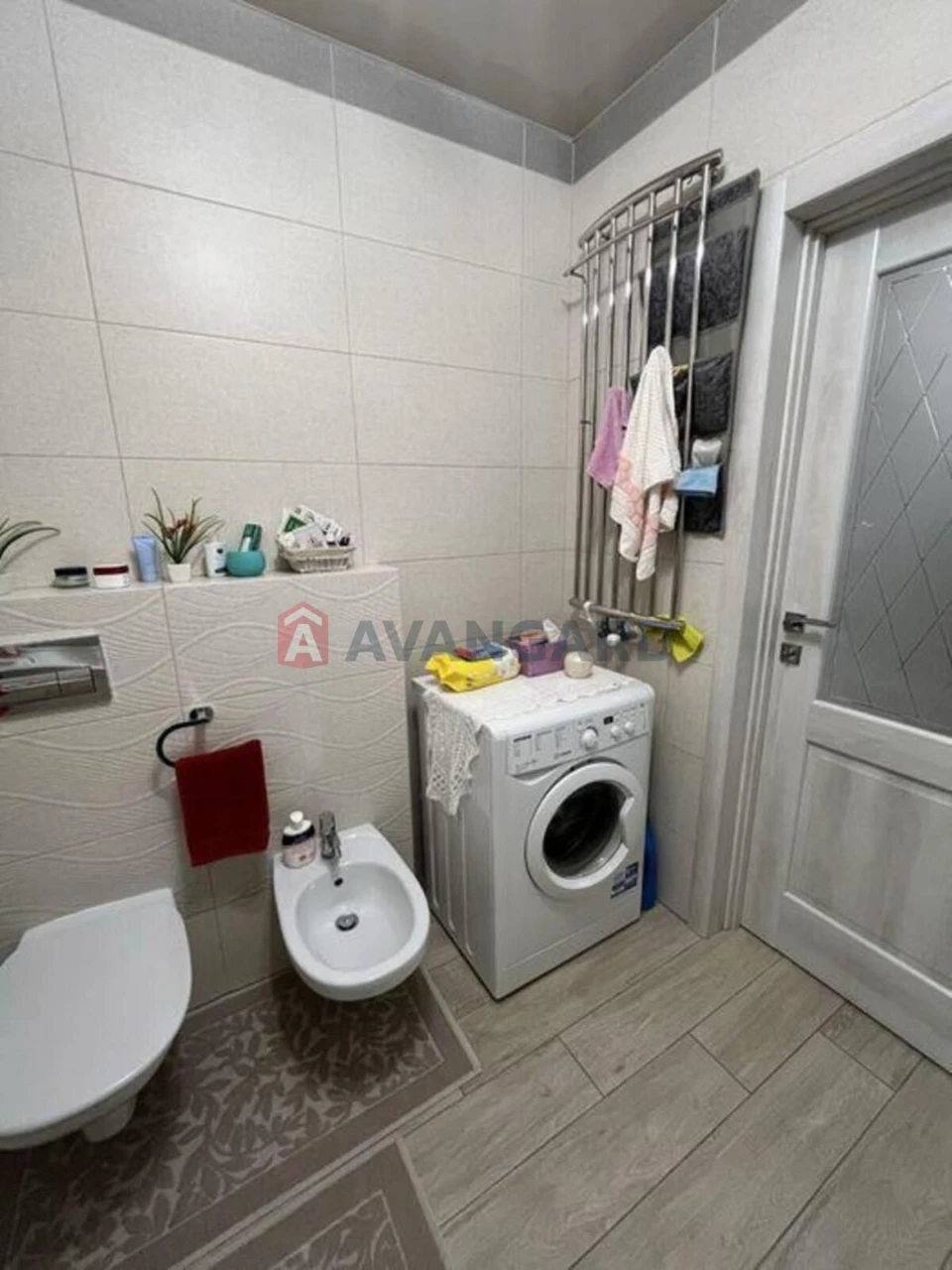Продаж 2-кімнатної квартири. Б.Хмельницького 230а. 67м2.