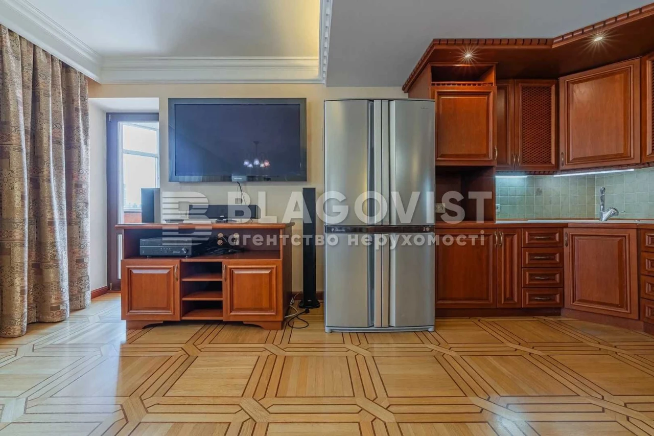 Продажа .  3 к.  Івасюка 22 (Героїв Сталінграду) 22 . 135 м.