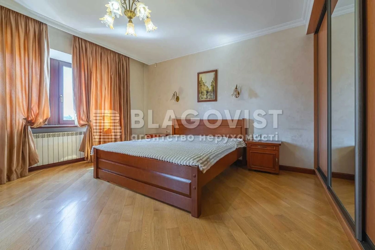 Продажа .  3 к.  Івасюка 22 (Героїв Сталінграду) 22 . 135 м.