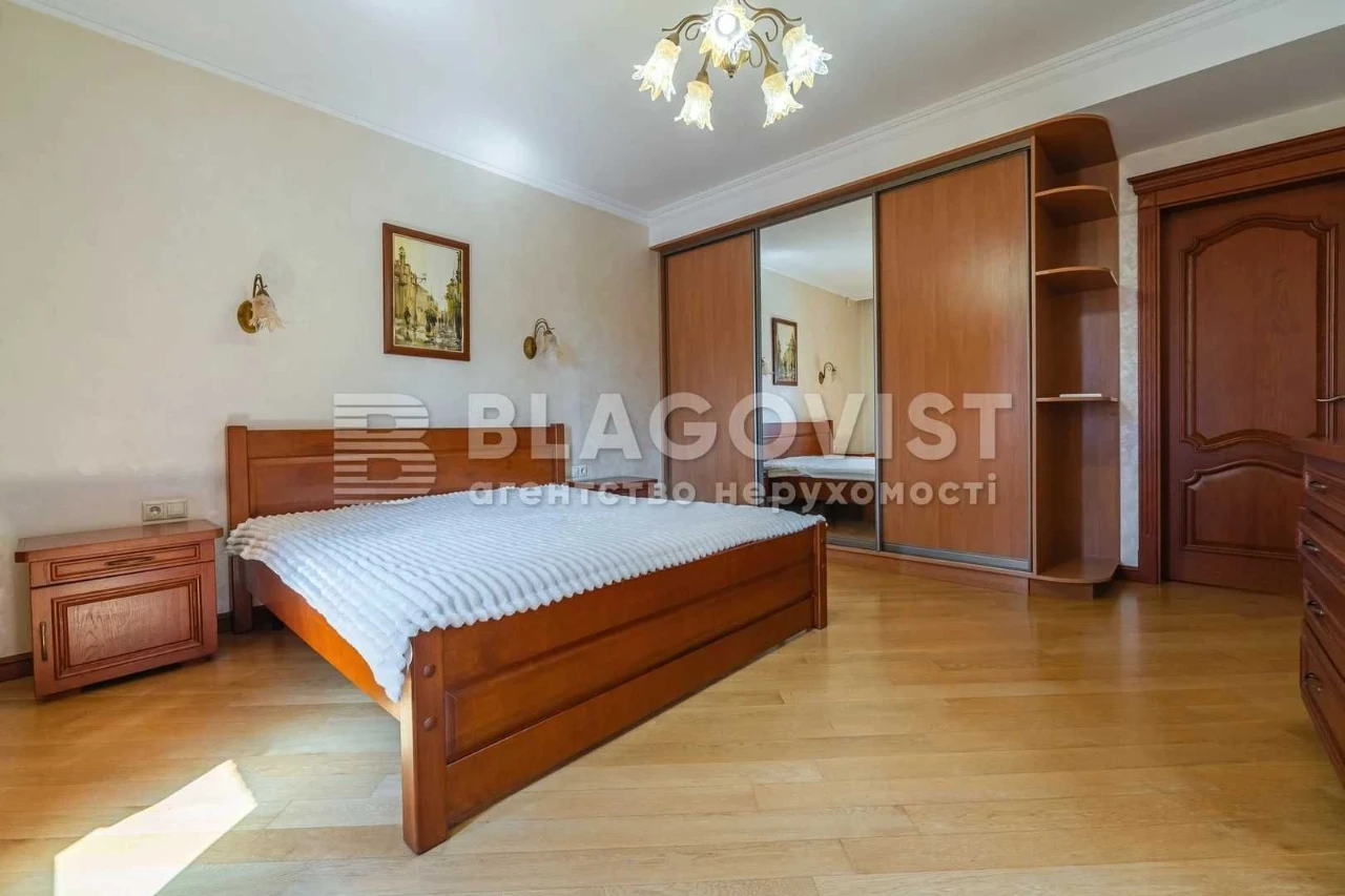 Продажа .  3 к.  Івасюка 22 (Героїв Сталінграду) 22 . 135 м.
