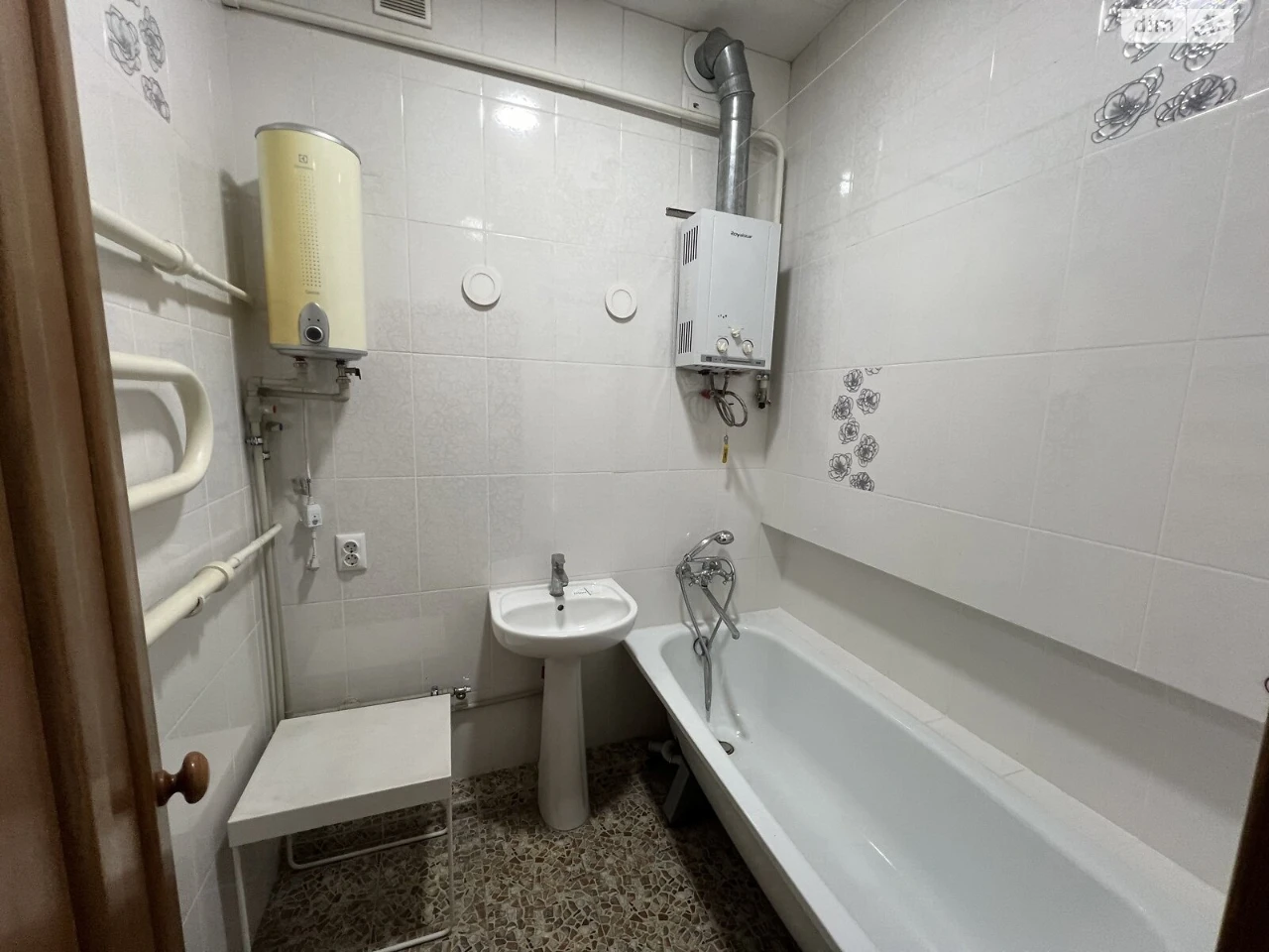Apartment for Sale: Nagirny (Kyiv)