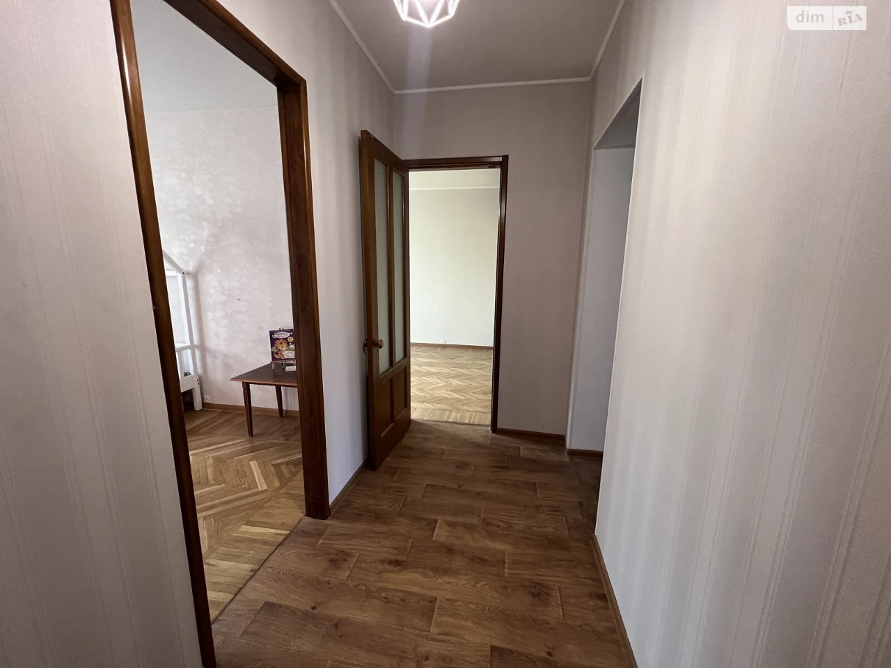 Apartment for Sale: Nagirny (Kyiv)