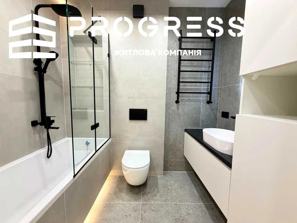 Apartment. Ivano-Frankivsk, Kniahynyn St.