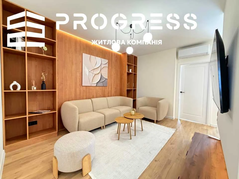 Apartment. Ivano-Frankivsk, Kniahynyn St.
