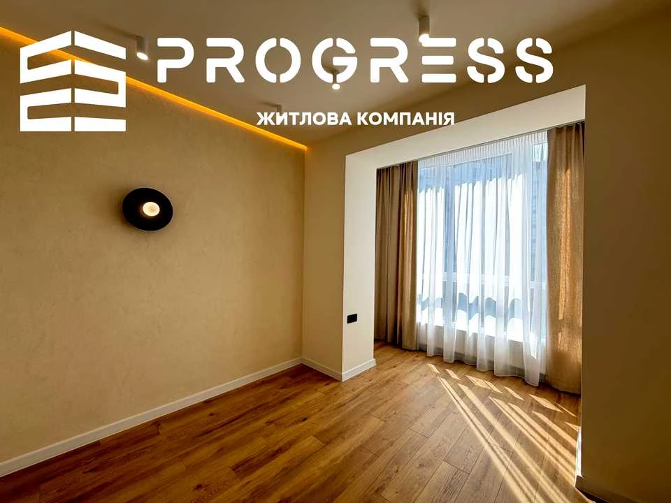 Apartment. Ivano-Frankivsk, Kniahynyn St.