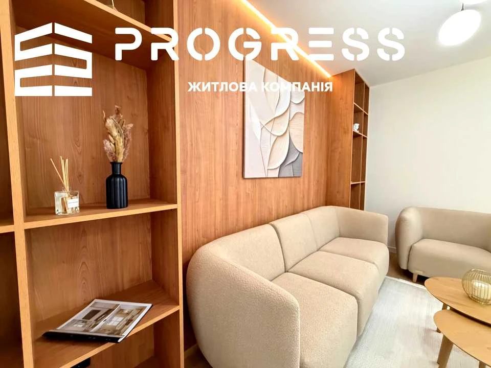 Apartment. Ivano-Frankivsk, Kniahynyn St.