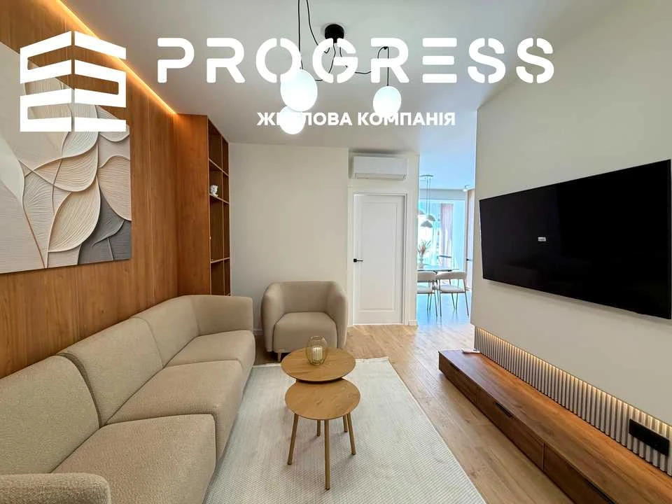 Apartment. Ivano-Frankivsk, Kniahynyn St.
