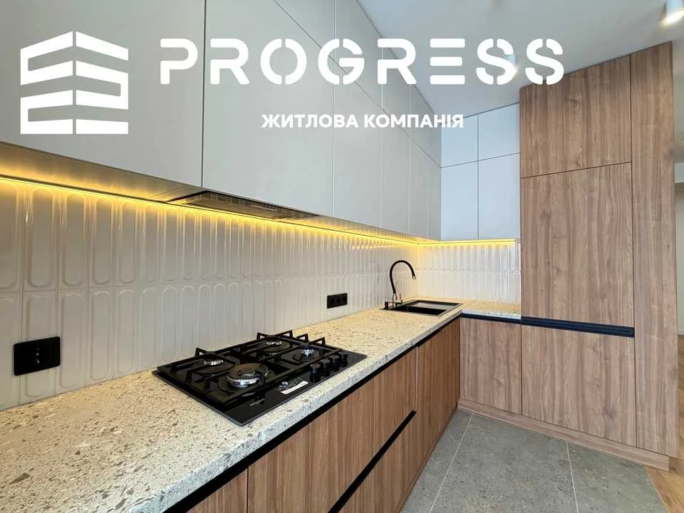 Apartment. Ivano-Frankivsk, Kniahynyn St.