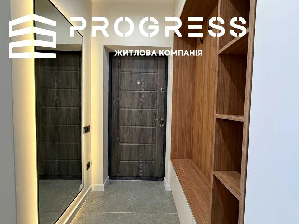 Apartment. Ivano-Frankivsk, Kniahynyn St.