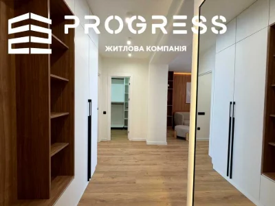 Apartment. Ivano-Frankivsk, Kniahynyn St.