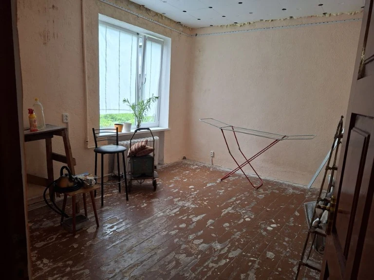 Продам 2к ;52м2; 1/2 этаж ул Коксовая