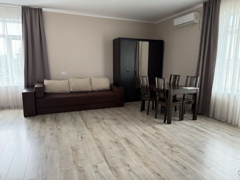 Продається світла простора квартира-студія площею 39,1 м²