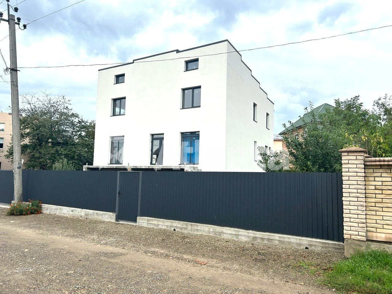 Будинок, 7 соток на Роші