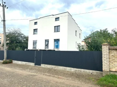 Будинок, 7 соток на Роші