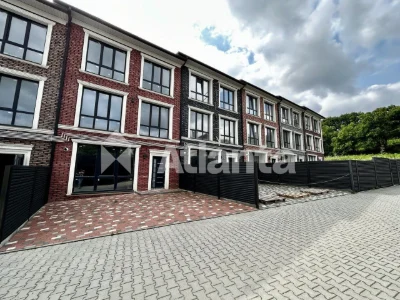 Tanhous building + 2 garages with documentation