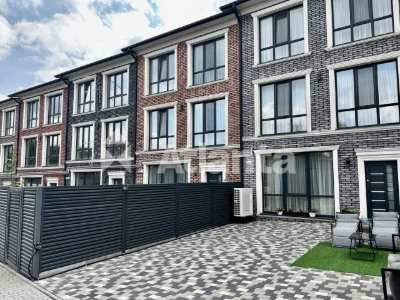 Tanhous building + 2 garages with documentation