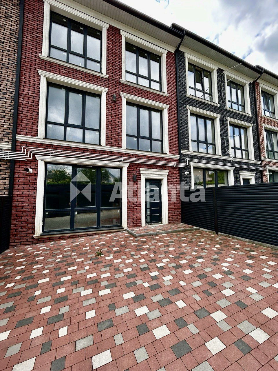 Tanhous building + 2 garages with documentation