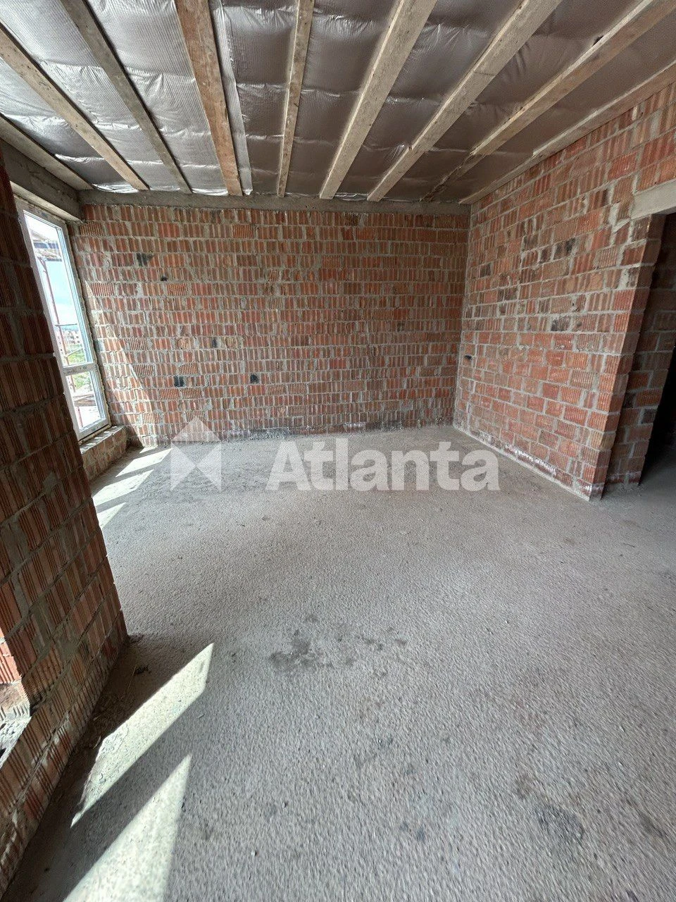 Tanhous building + 2 garages with documentation
