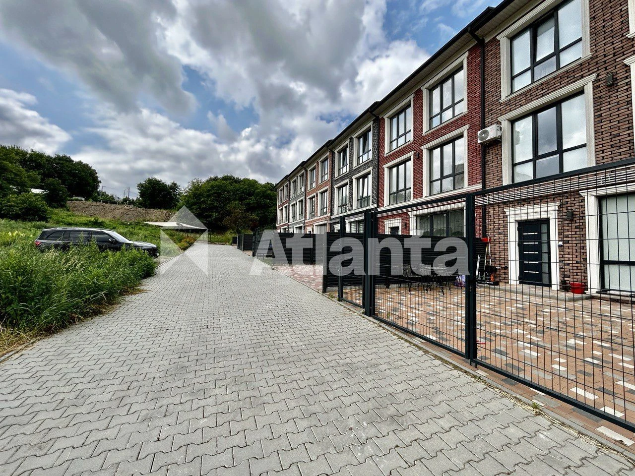 Tanhous building + 2 garages with documentation