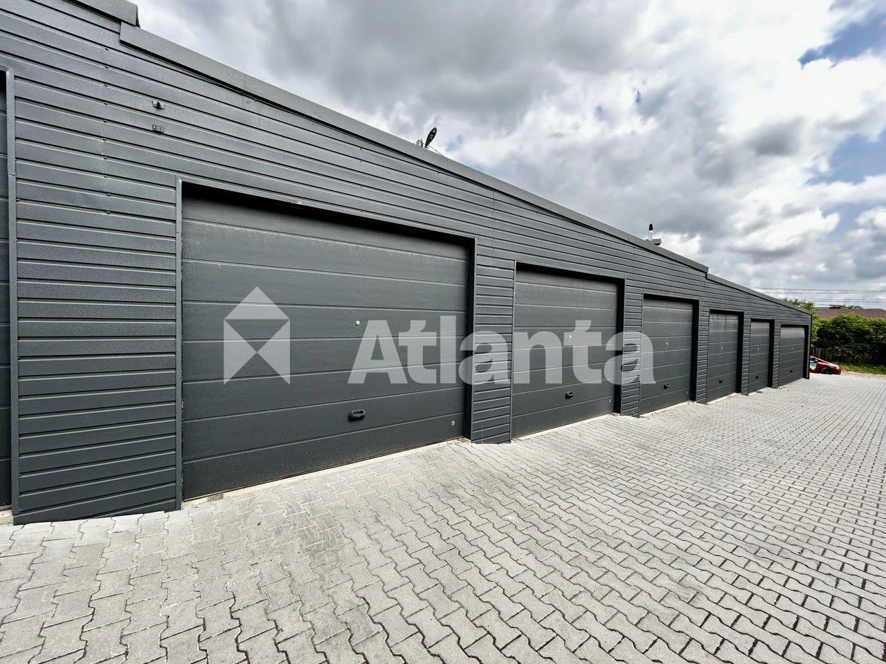 Tanhous building + 2 garages with documentation