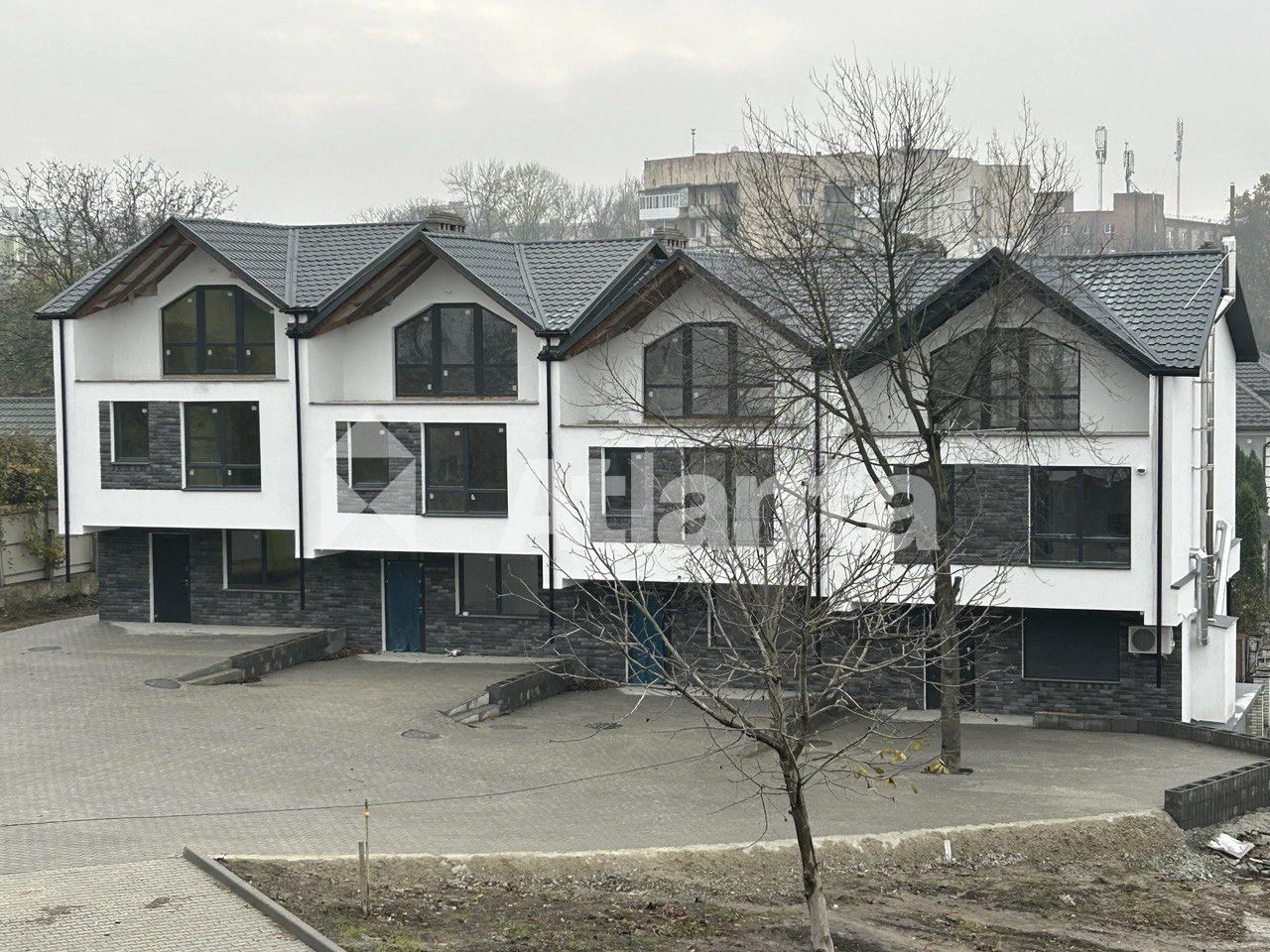 Таунхауси, зданий в ЕКСПЛ.,можна під єОселя