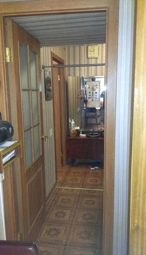 For Sale: 2-room apartment in Saltove in living condition.