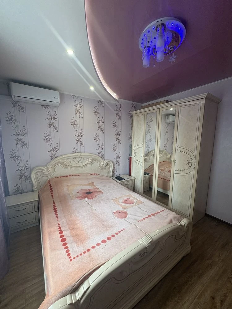 Продам 2-кімнатну квартиру Біблика 2В