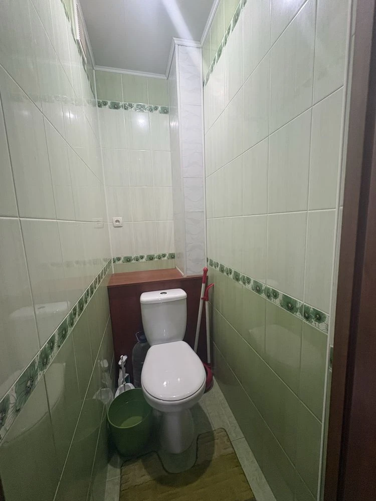 Продам 2-кімнатну квартиру Біблика 2В