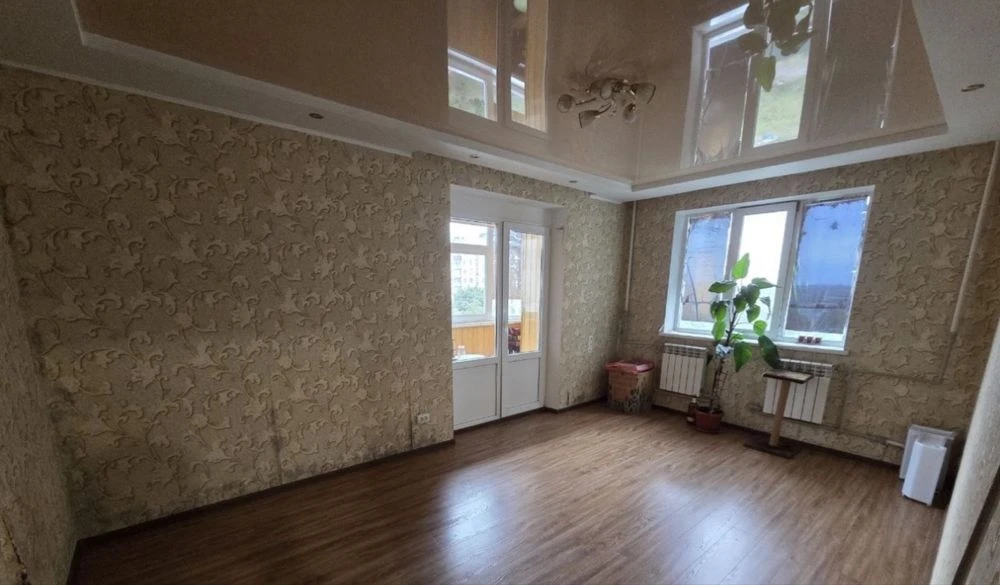 Продам 2-кімнатну квартиру Біблика 2В