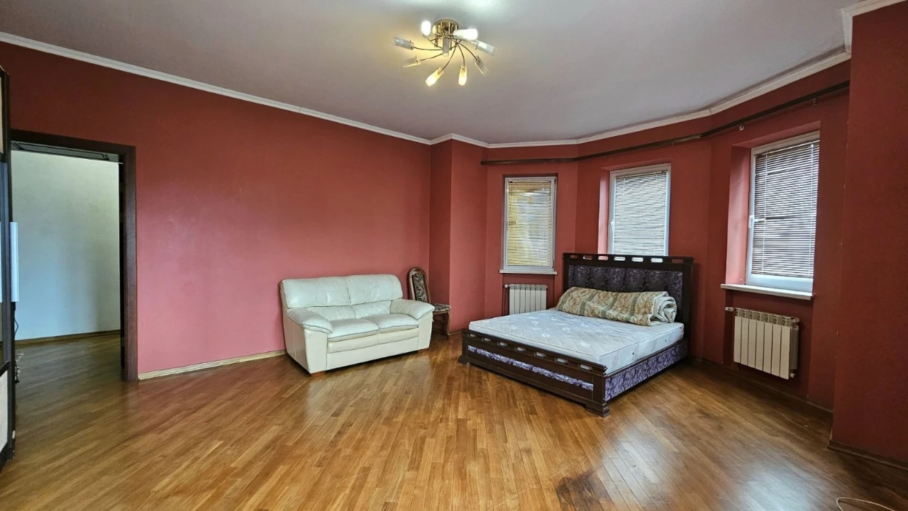 Apartment for Rent: Independent Floor (2 rooms) in a building in Obukhiv, KG "Chornob"