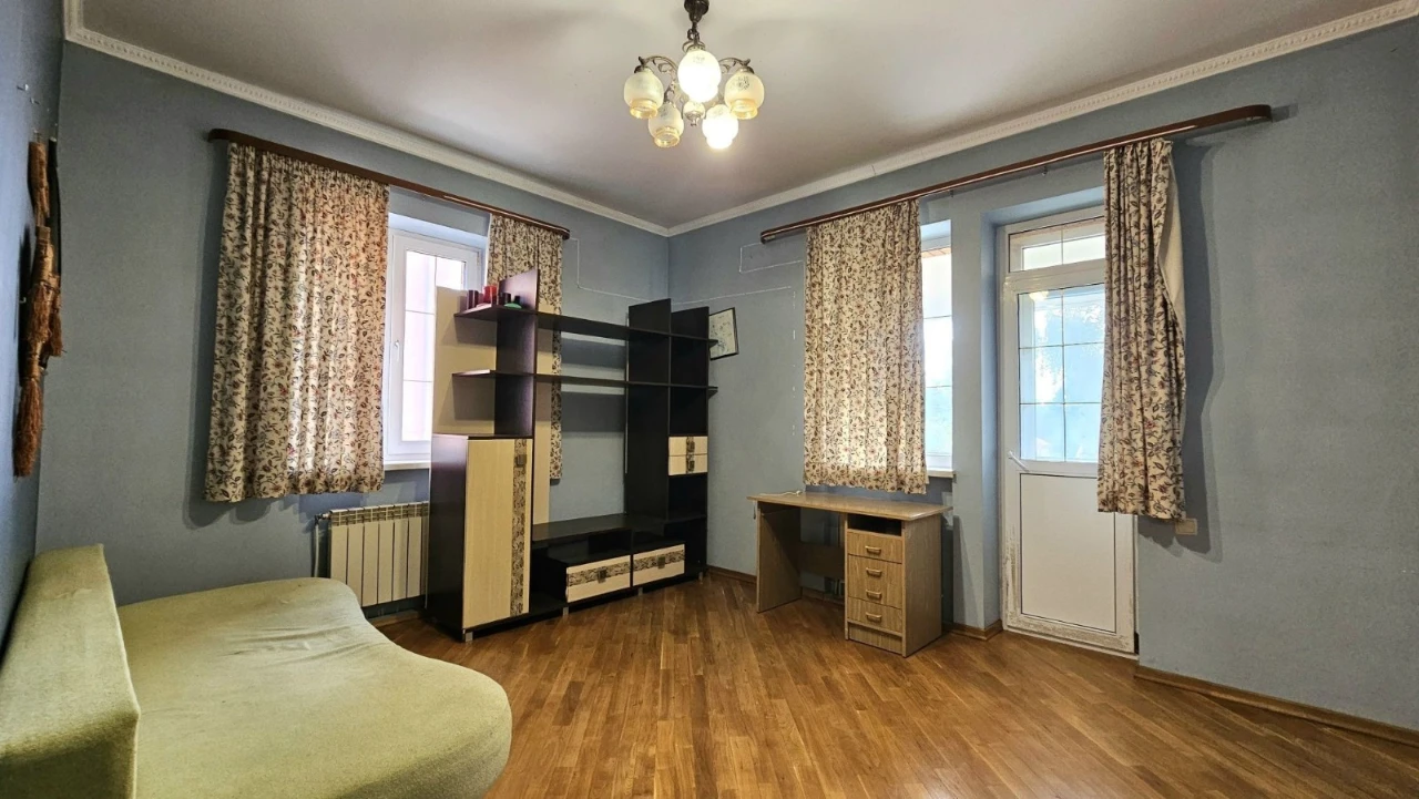 Apartment for Rent: Independent Floor (2 rooms) in a building in Obukhiv, KG "Chornob"