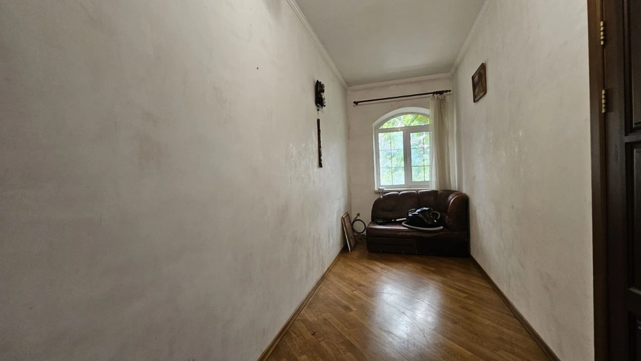 Apartment for Rent: Independent Floor (2 rooms) in a building in Obukhiv, KG "Chornob"
