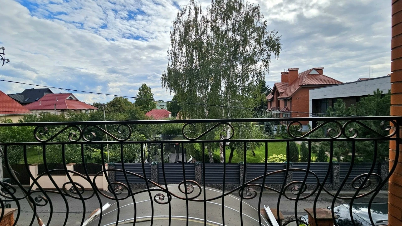 Apartment for Rent: Independent Floor (2 rooms) in a building in Obukhiv, KG "Chornob"
