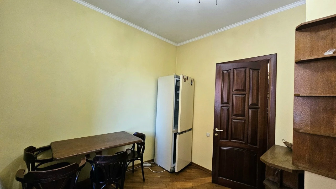 Apartment for Rent: Independent Floor (2 rooms) in a building in Obukhiv, KG "Chornob"