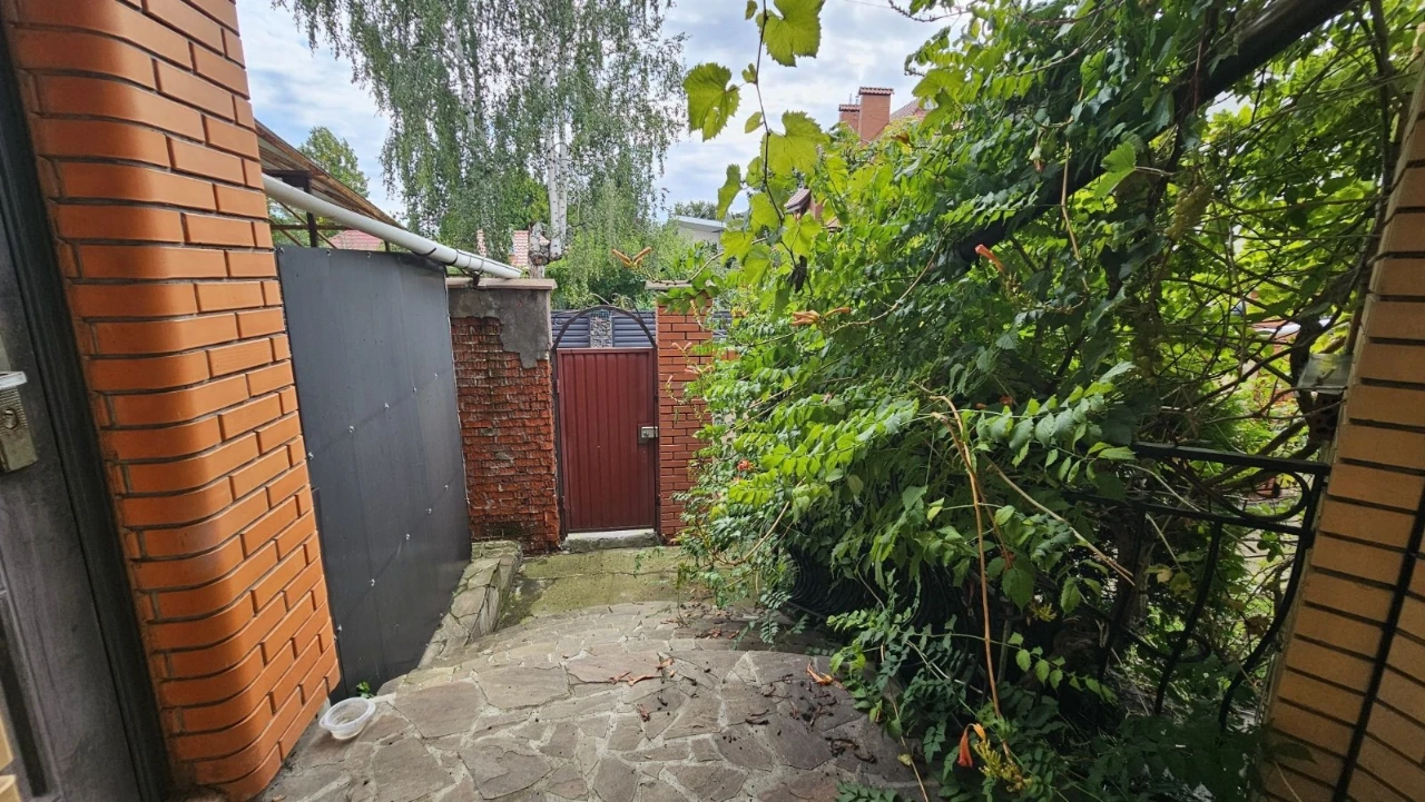 Apartment for Rent: Independent Floor (2 rooms) in a building in Obukhiv, KG "Chornob"