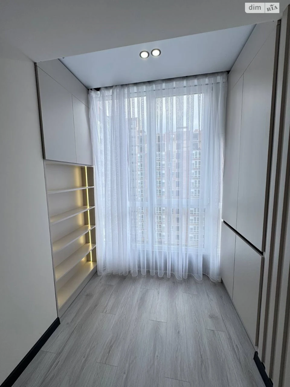 Apartment for Sale: Center Location