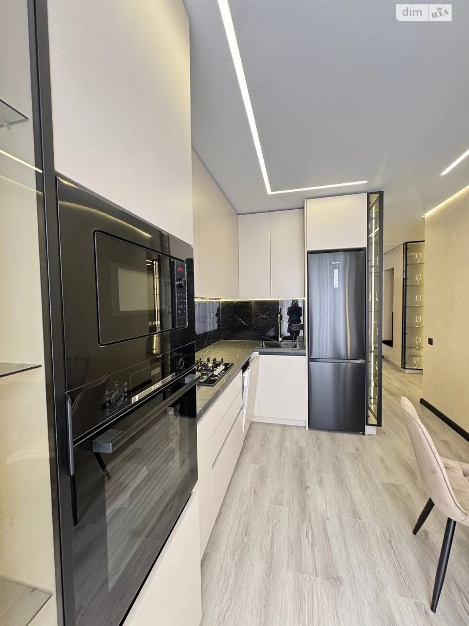 Apartment for Sale: Center Location