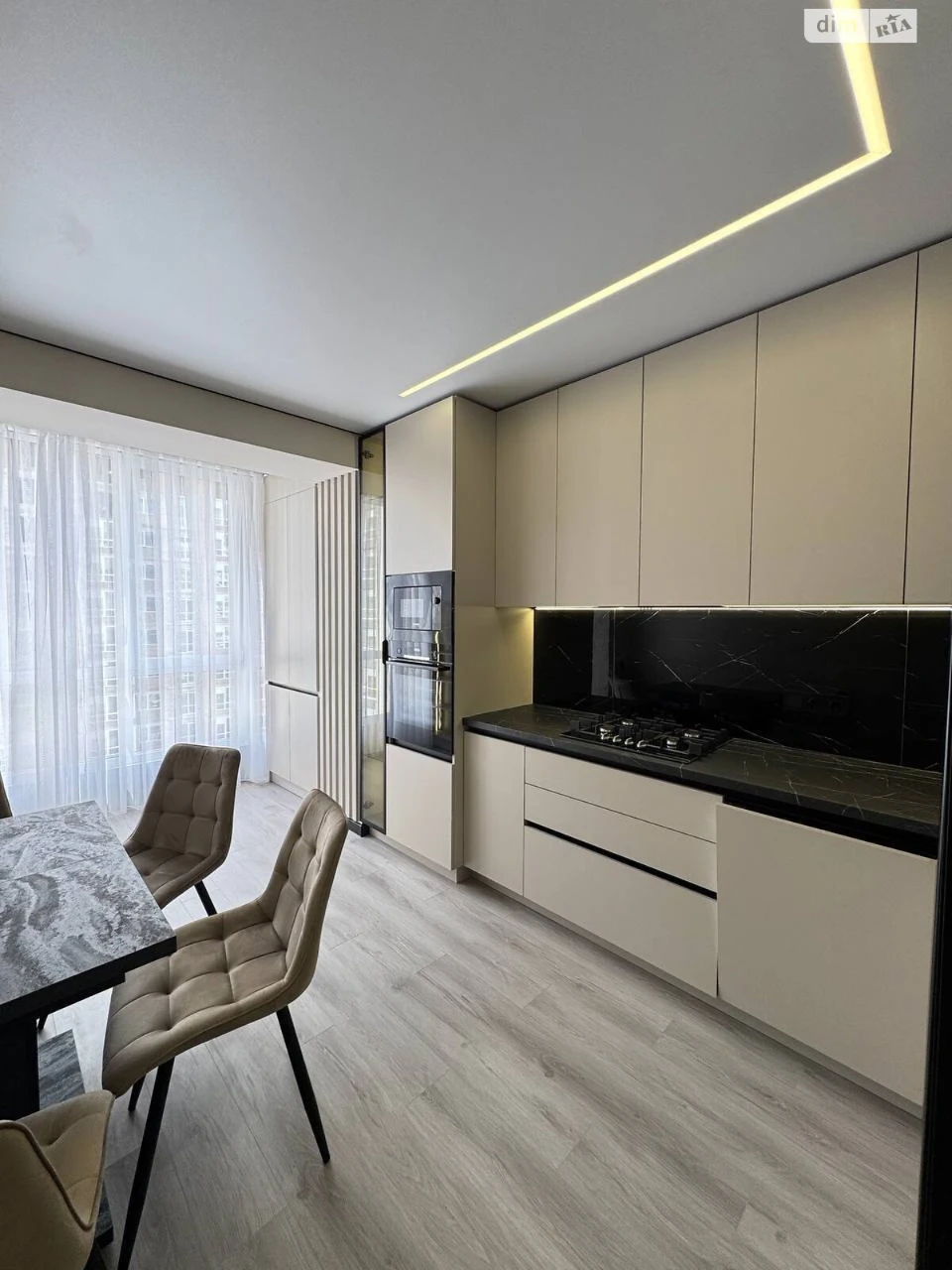 Apartment for Sale: Center Location
