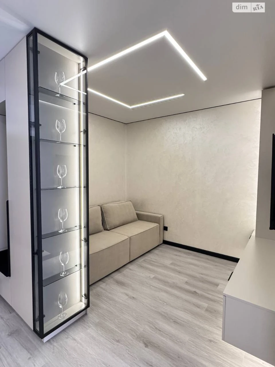 Apartment for Sale: Center Location