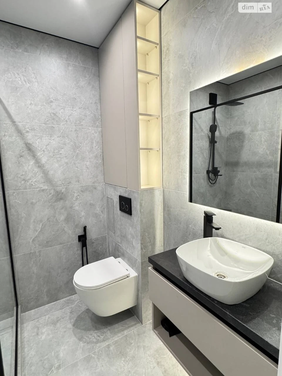 Apartment for Sale: Center Location