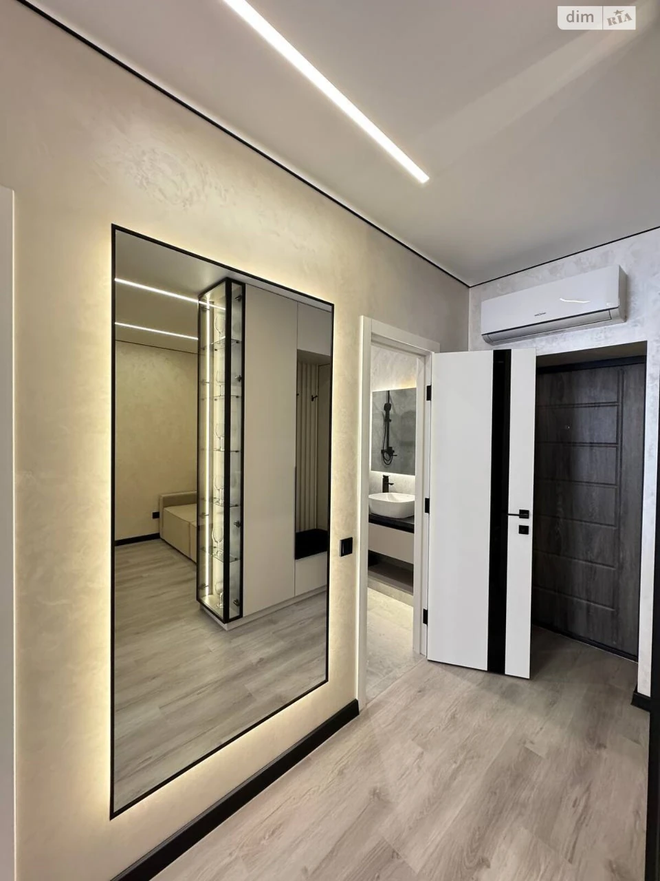 Apartment for Sale: Center Location