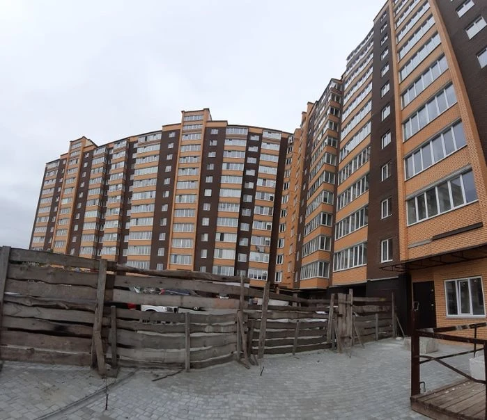 Продам 3х комнатную возле центра построеную