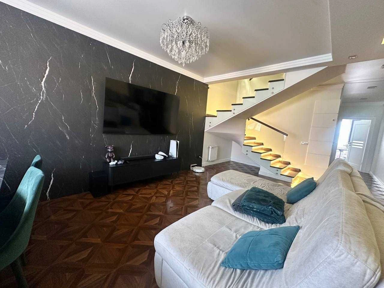 Sale of a two-story apartment in Truskavetska