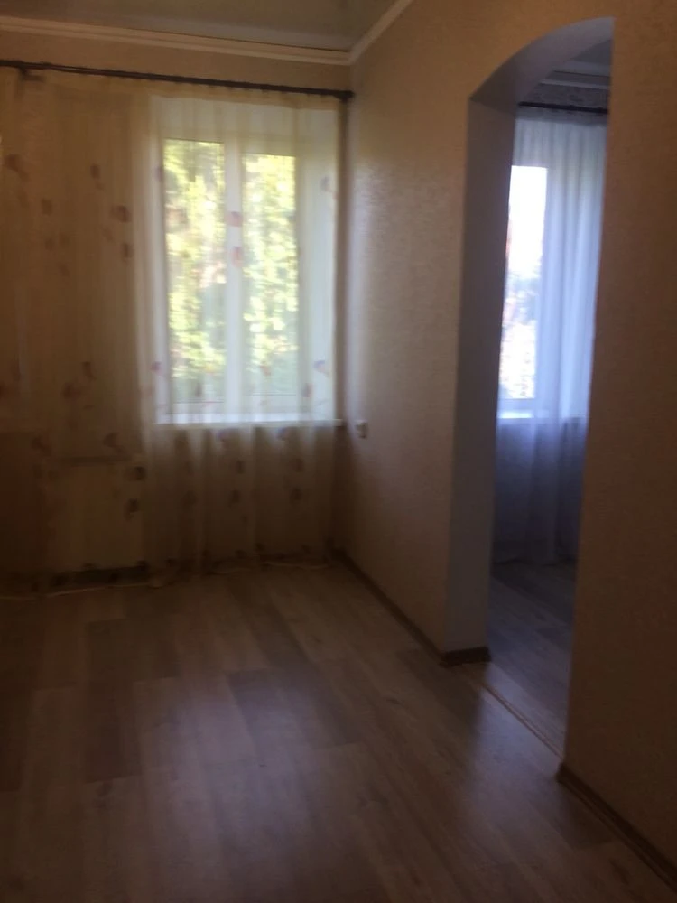 Продається двокімнатна квартира в центрі Дніпра.
