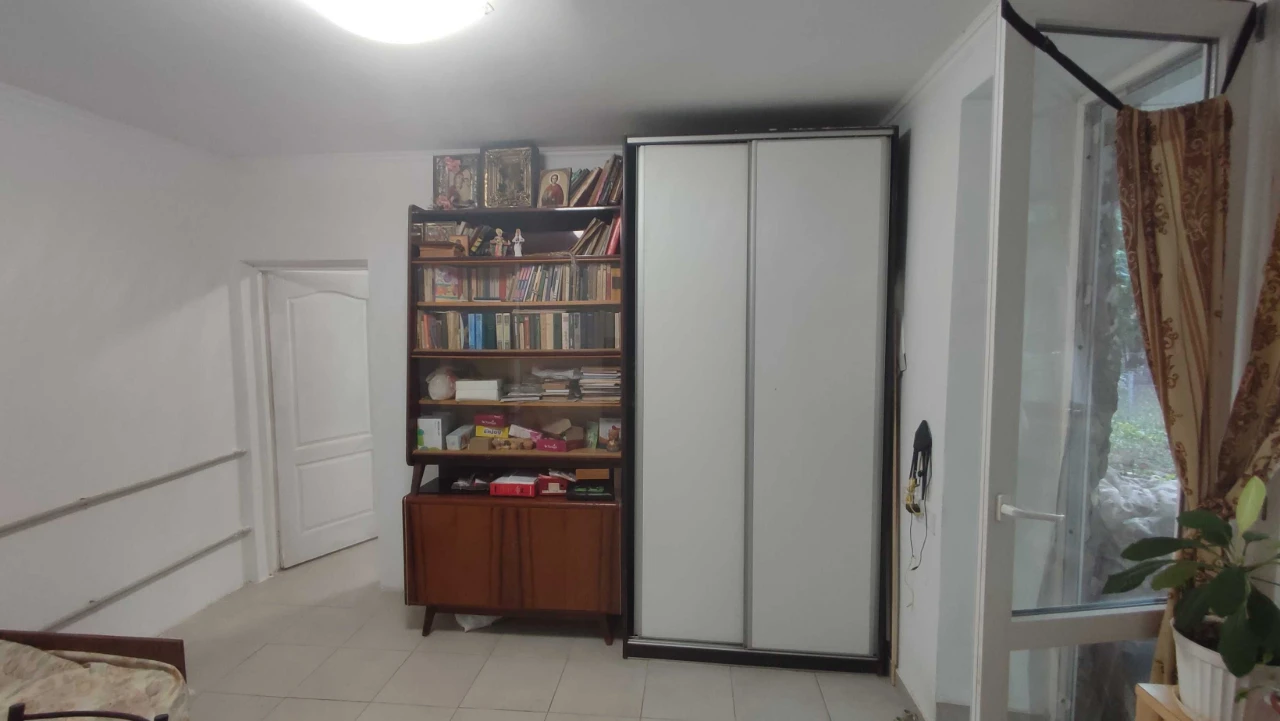 2-комнатная квартира рядом с парком Марка Твена (Горького) + участок