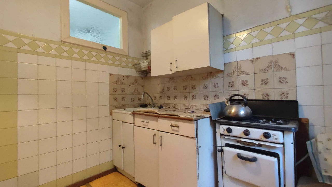 Квартира требует ремонта, но отличное расположение рядом с