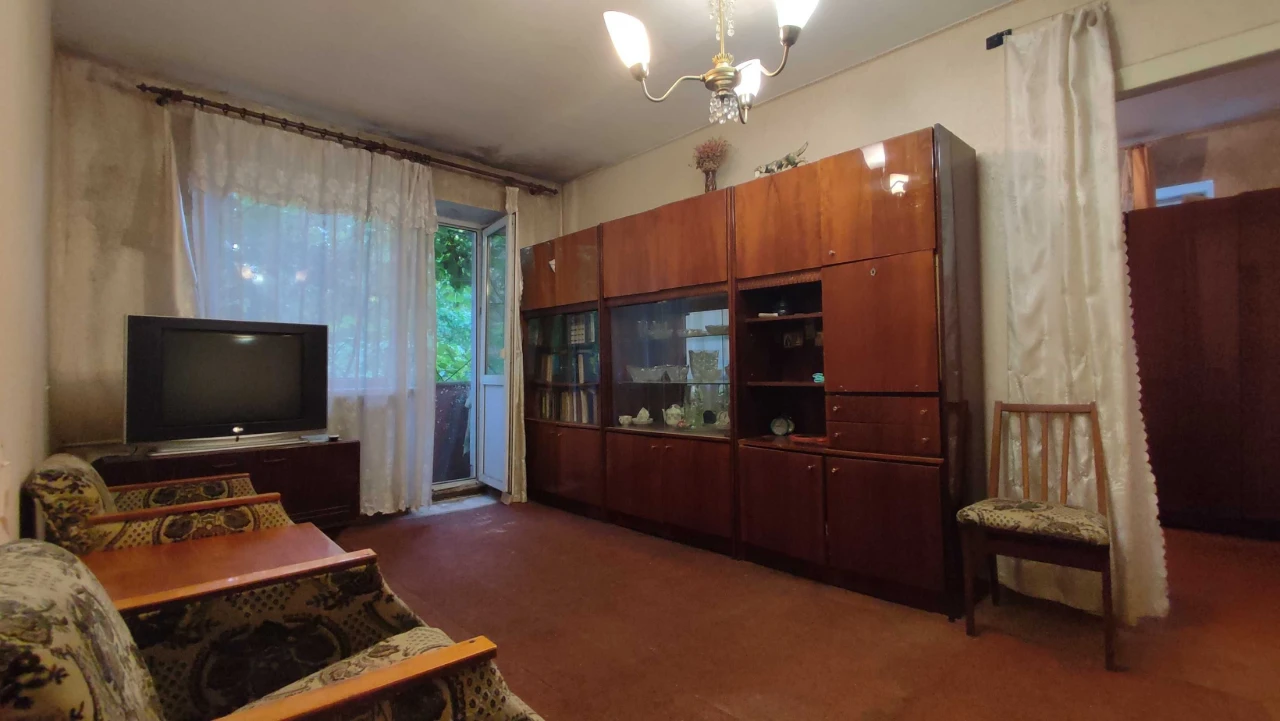 Квартира требует ремонта, но отличное расположение рядом с